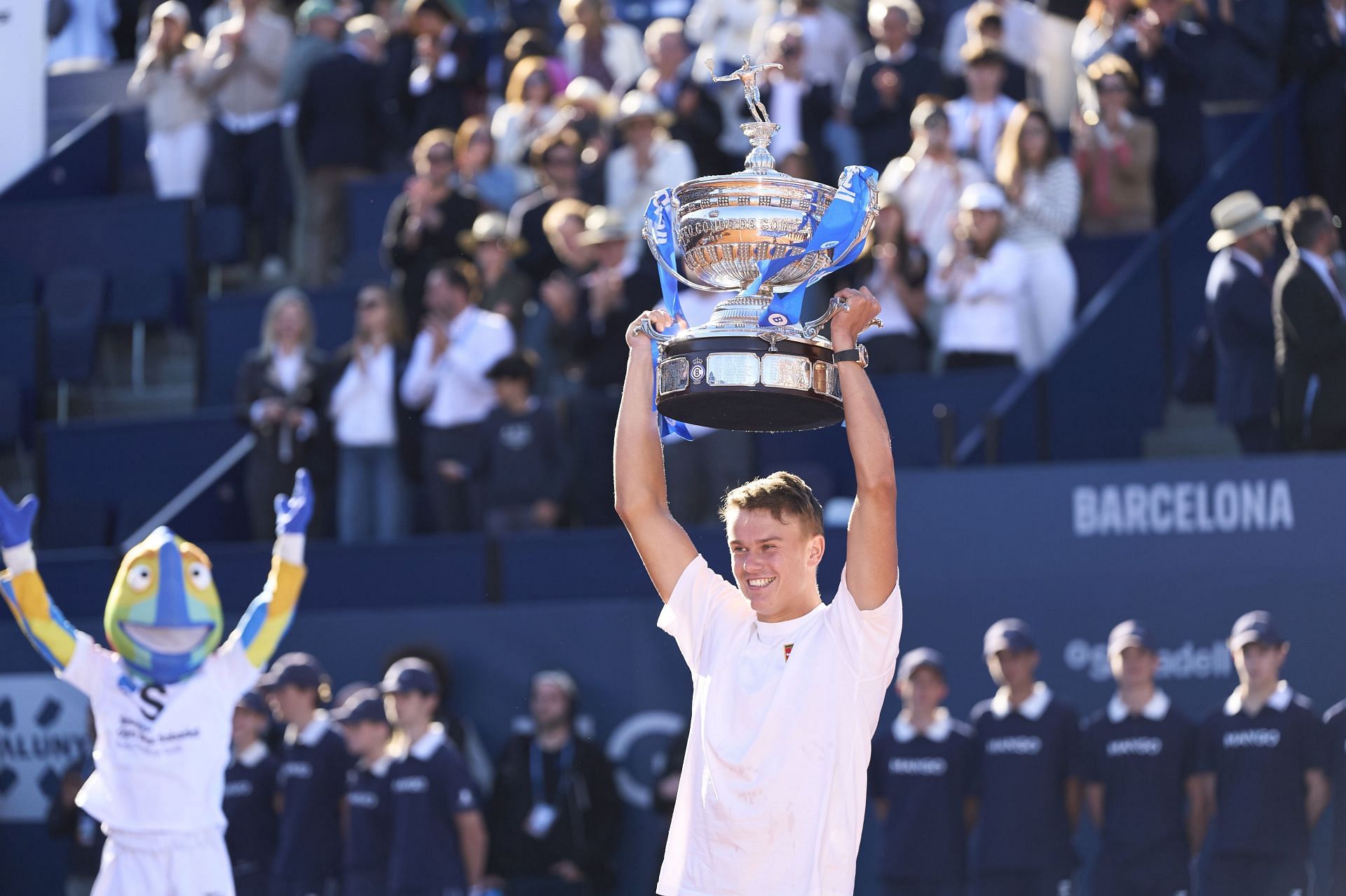Holger Rune celebrates his 2025 Barcelona Open title triumph (Source: Getty)